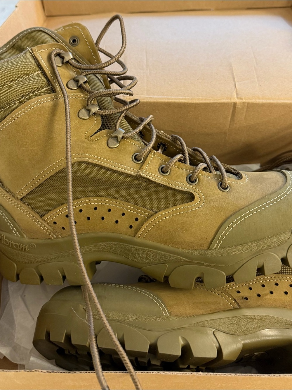 Bates Men's Tactical Boot in Tan